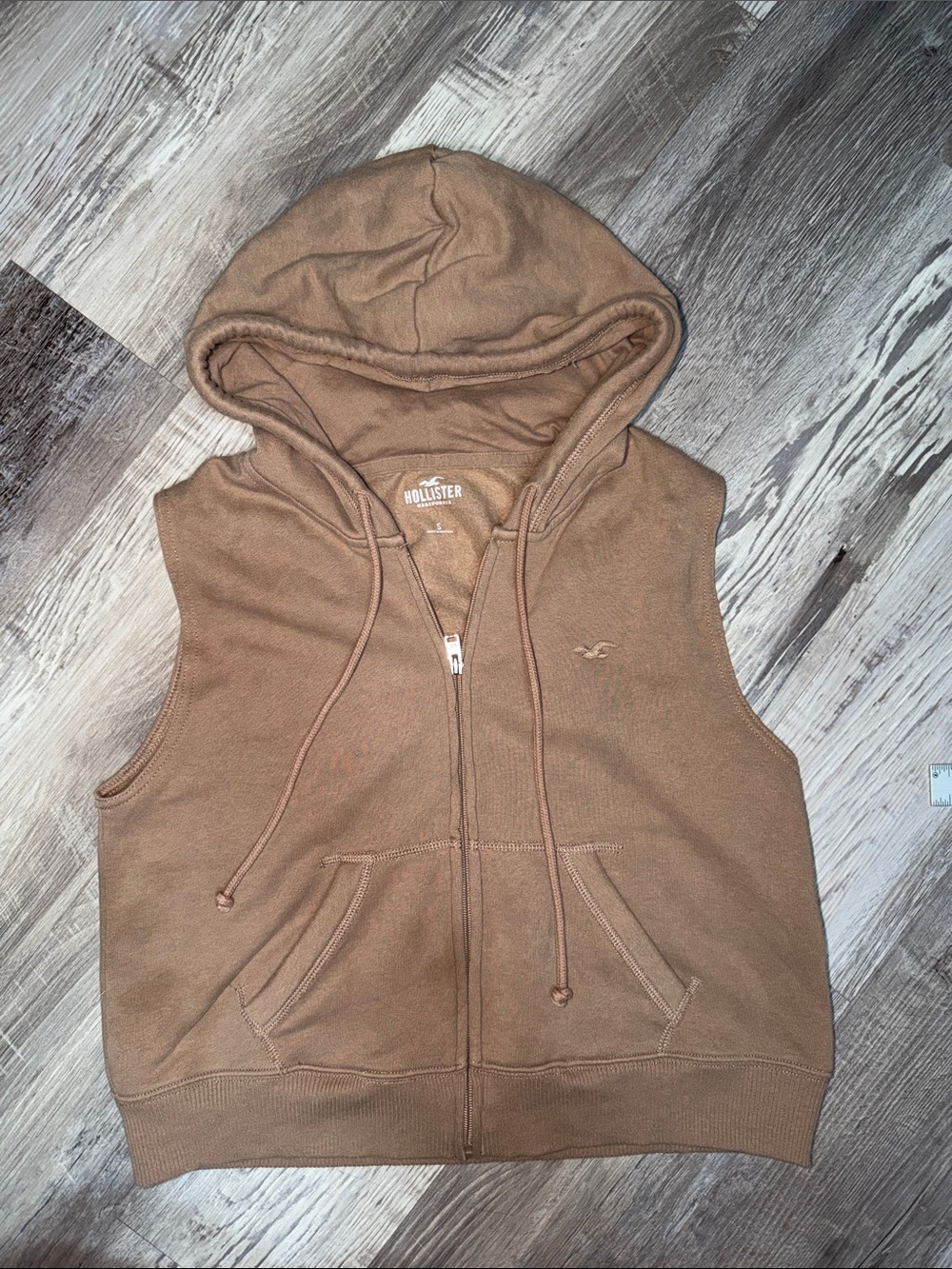 Hollister Sleeveless Zip Hoodie in Caramel Brown